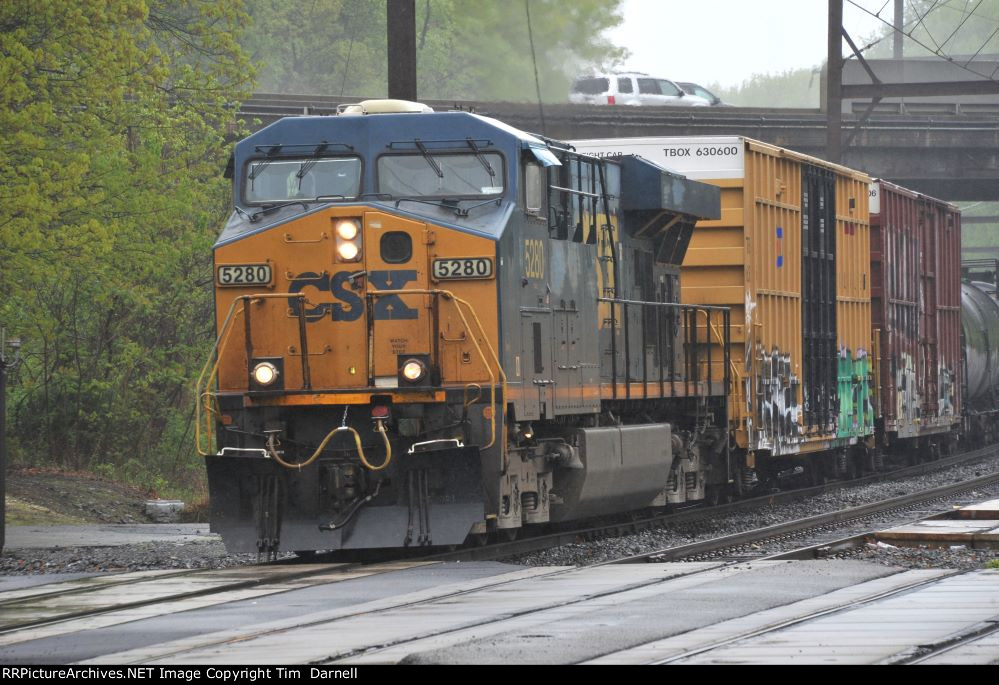 CSX 5280 on M404